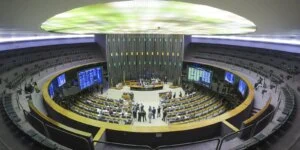 Leia mais sobre o artigo Fux defere pedido para manter número de deputados nas eleições de 2026