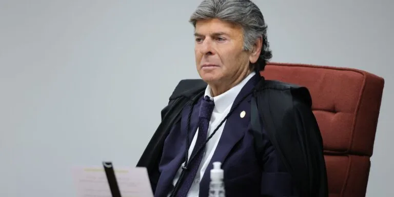 Fux é o terceiro a votar em nova sessão de julgamento de Bolsonaro