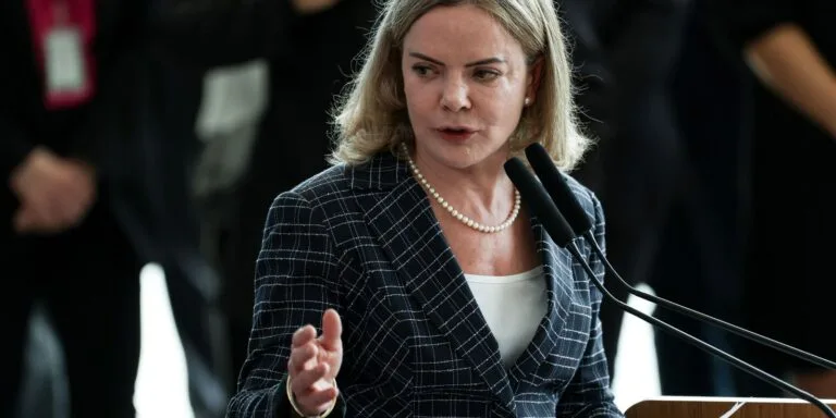 Gleisi critica EUA por fala de uso de “poder militar” contra Brasil