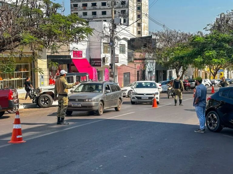 AGETRAT realiza blitz educativas com alunos em formação de agentes de trânsito em Corumbá