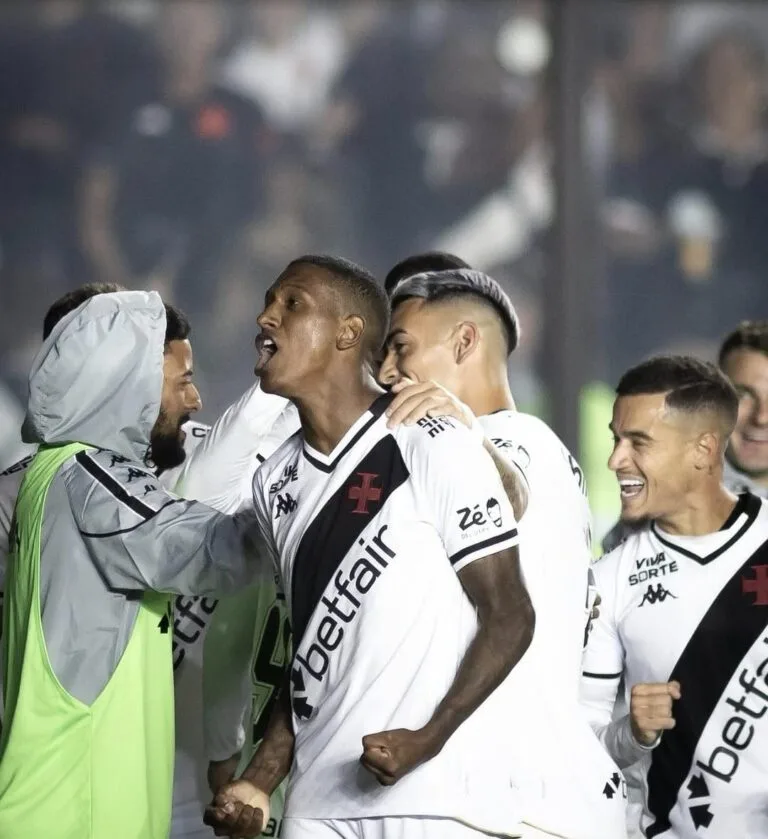 Vasco derruba o Cruzeiro e engata segunda vitória consecutiva