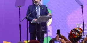 Leia mais sobre o artigo Lula abre conferência e sanciona ampliação da licença-maternidade