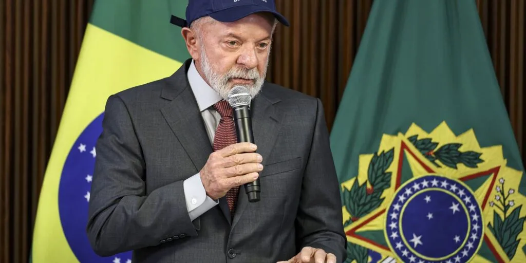 Lula afirma que vetará anistia a Bolsonaro se Congresso aprovar, mas reconhece que veto pode ser derrubado.