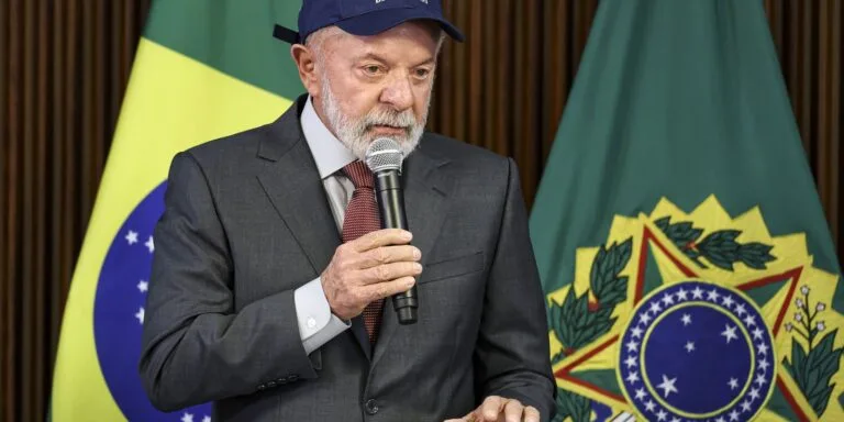 Lula afirma que vetará anistia a Bolsonaro se Congresso aprovar, mas reconhece que veto pode ser derrubado.