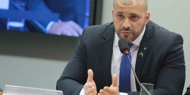 Moraes quer imagens para apurar visitas irregulares a Daniel Silveira