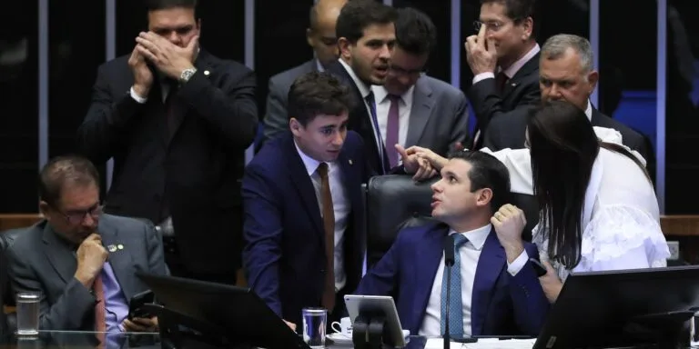 Pesquisa mostra que 78% da população de MS é contra a PEC da Blindagem aprovada na Câmara dos Deputados.