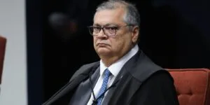 Leia mais sobre o artigo PF indicia mulher que tentou agredir Flávio Dino durante voo