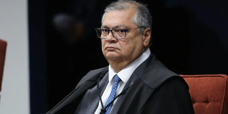 PF indicia mulher que tentou agredir Flávio Dino durante voo