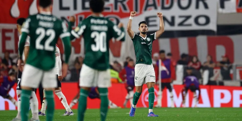 Palmeiras supera pressao e derrota River no Monumental de Nunez Palmeiras