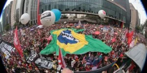 Leia mais sobre o artigo São Paulo tem 42 mil pessoas em ato contra PEC da Blindagem e anistia