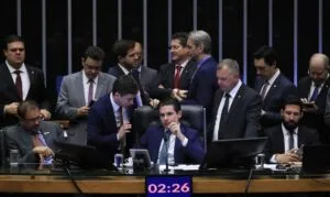 Leia mais sobre o artigo PEC da Blindagem é aprovada na Câmara e segue para análise do Senado