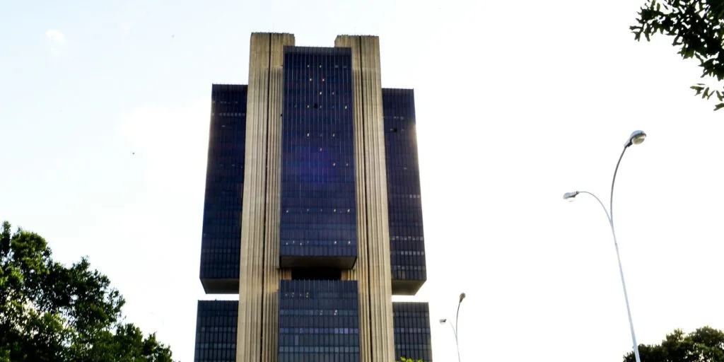 Banco Central inicia bloqueio de chaves Pix usadas em fraudes e amplia medidas de segurança no sistema.