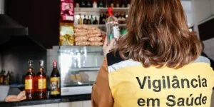 Leia mais sobre o artigo Brasil investiga 209 casos de intoxicação por metanol após consumo de bebidas alcoólicas