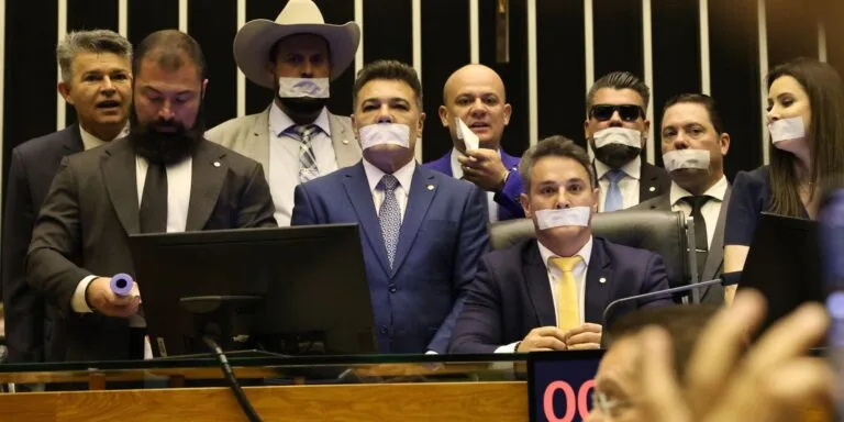 Conselho de Ética abre processo contra deputados envolvidos em motim