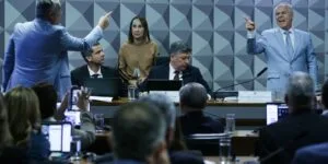 Ex-presidente do INSS se nega a responder perguntas de relator da CPI  5 Leia mais sobre o artigo Ex-presidente do INSS se nega a responder perguntas de relator da CPI