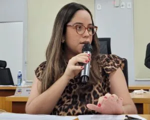 Leia mais sobre o artigo Vereadora Hanna solicita pavimentação de alamedas em bairros de Corumbá
