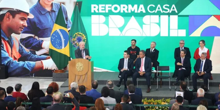 Lula lança programa de reforma de casas e defende ação para “invisíveis”