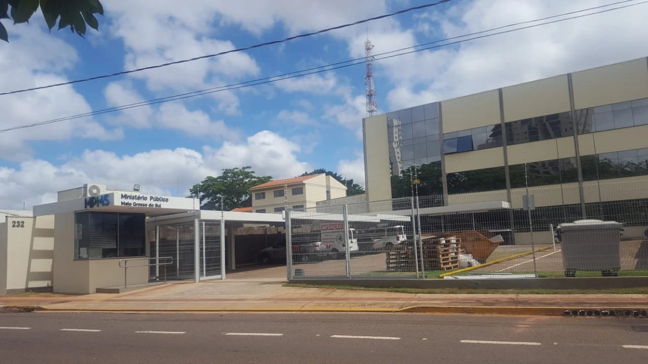 Leia mais sobre o artigo Justiça condena nove réus por improbidade em contratos de tapa-buracos em Campo Grande