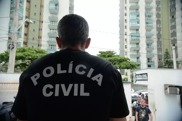 Você está visualizando atualmente Polícia combate lavagem de dinheiro por facção criminosa no Rio