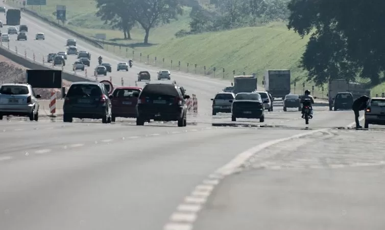 Leia mais sobre o artigo Volta do feriado: rodovias em São Paulo têm trânsito lento hoje